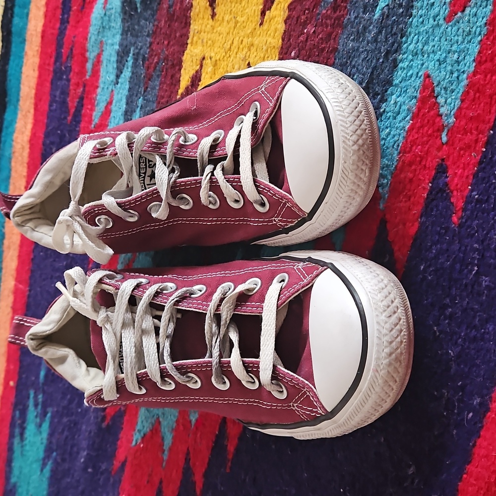 Converse Adult Burgundy AllStars .. Men Size 9 / Women Size 10.5/11..Used
